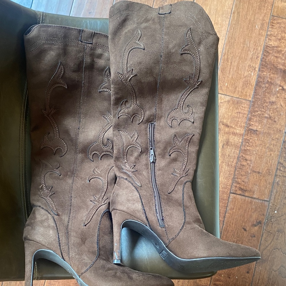 Mia Faux Suede Western Boots NWT!